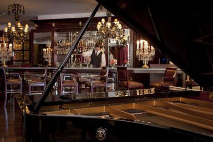 The Library Lounge, en Martha Salotti 445.