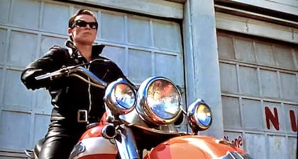 The Loveless (1981), de Kathryn Bigelow, con Willem Dafoe como modelo de las biker movies de los 80: distopía y autoconciencia.