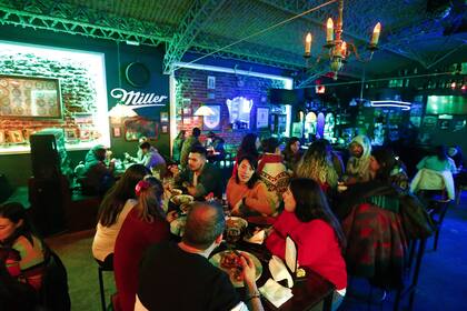 The Peaky Blinders, lleno en la noche de un sábado de invierno