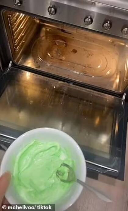 The Pink Stuff es una pasta de limpieza para las superficies que resiste a las manchas.