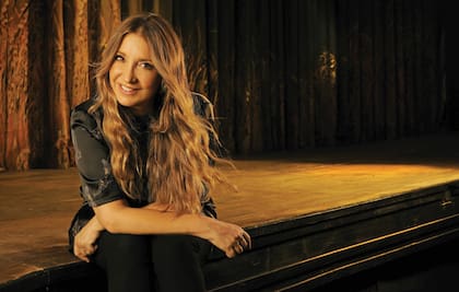 The Stage Company, la compañía teatral de Calabrese, es pionera en
presentar “funciones distendidas”, sutilmente adaptadas para personas con dificultades sensoriales, del espectro autista, con trastornos de aprendizaje y otras necesidades especiales. La próxima función distendida del Maipo será el 7 de agosto con Shrek, el musical.