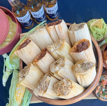 The Tamale Store vende tamales por docena y media docena, por pieza o por combos, acompañados de guarniciones (Facebook/The Tamale Store)