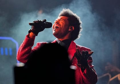 The Weeknd durante su presentación en el medio tiempo del Super Bowl 55 de la NFL, el 7 de febrero de 2021, en Tampa, Florida
