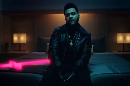 The Weeknd en el videoclip de "Starboy".