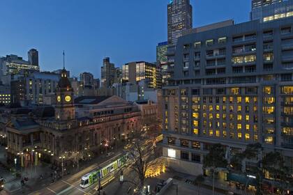 The Westin Melbourne, el hotel de departamentos en el que viven residentes de Melbourne y planean ir a juicio con tal de no recibir a los tenistas