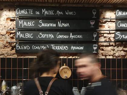 The Wine Bar, que acaba de abrir un local en Palermo, ofrece vino servido de grifo por el sistema on tap
