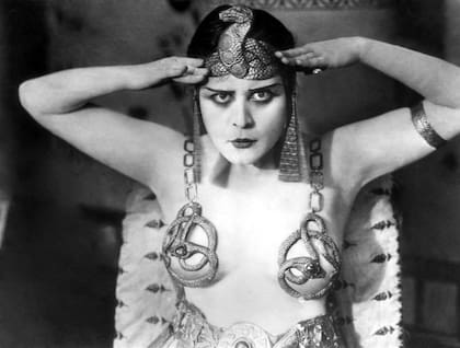 Theda Bara, como una mortífera Cleopatra