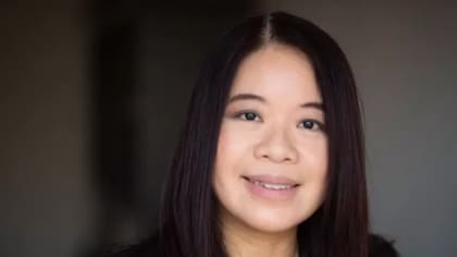 Theodora Lau dice que deben sopesarse los beneficios y riesgos de los chips implantados