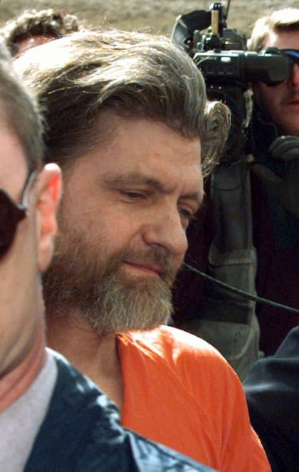 Theordore Kaczynski al momento de ingresar a la corte en Montana en 1996