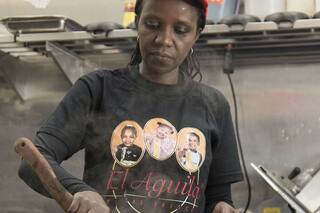 La ruandesa que escapó de un genocidio y ahora vende pastas en Villa Luro