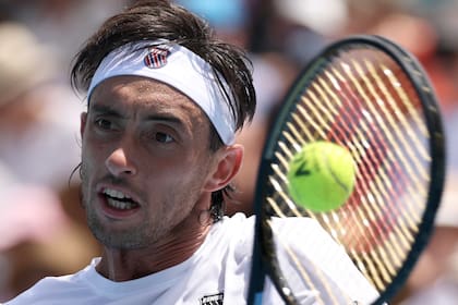 Thiago Agustín Tirante, que es perdedor afortunado en el Miami Open y ganó en la rueda inicial del cuadro principal, está enfrentándose con compatriota y debutante Francisco Cerúndolo.