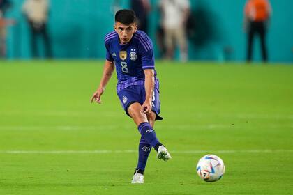 Thiago Almada, durante el amistoso entre Argentina y Honduras el 23 de septiembre pasado, en Miami; fue su único antecedente en la selección mayor