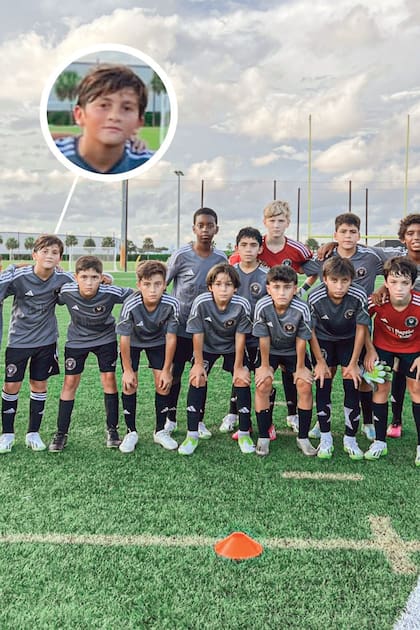Thiago Messi junto a sus compañeros de equipo en la categoría Sub 12 del Inter Miami.