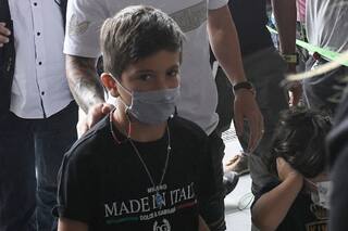 Thiago Messi llegó a París con los colores de un equipo argentino