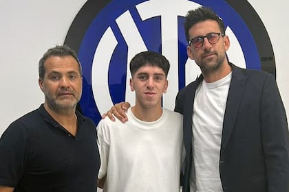 Thiago Romano, con Nicolás Spolli, en la presentación en Inter
