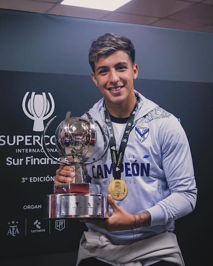Thiago Silvero tiene 19 años y juega en Vélez (Foto: Instagram/@thiagosiilvero)
