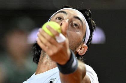 Thiago Tirante no estuvo sólido con el saque y el ruso Daniil Medvedev lo derrotó en los octavos de final del Masters 1000 de Roma