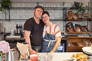 Se enamoraron de la ciudad y crearon la cafetería de especialidad y panadería artesanal del momento
