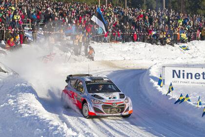 Thierry Neuville lleva una leve ventaja antes del último día en la nieve sueca