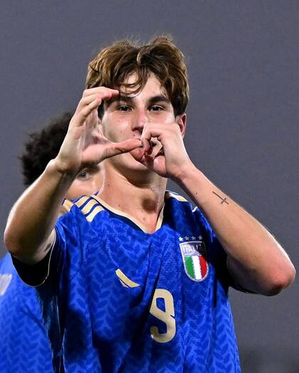 Thomas Campaniello convirtió dos goles en el triunfo de Italia frente a Uzbekistán