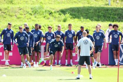 Thomas Müller corre. Los alemanes no se ponen de acuerdo sobre cómo llamar a su selección