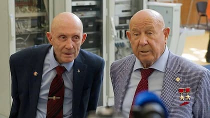 Thomas P. Stafford (izquierda) y Alexey A. Leonov en 2015 (Foto: NASA)