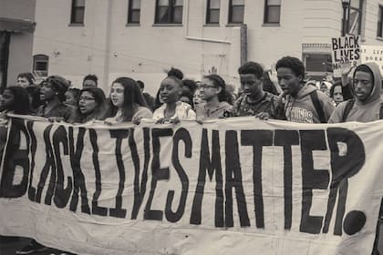  
Thomas Sowell fue uno de los primeros en denunciar, hace más de 50 años, los movimientos políticos de moda como el actual Black Lives Matter, porque estas iniciativas, sostuvo, solo apelaban a crear culpa en los blancos