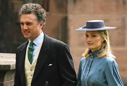 Thomas Van Straubenzee, gran amigo de William y padrino de la princesa Charlotte, llegó acompañado por Lucy, su pareja.