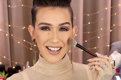 Thompson solía publicar tutoriales de maquillaje en su cuenta de YouTube