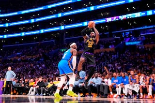 Thunder barre a los Lakers 115-110 y avanza con marca de 8-0 en playoffs; futuro de James, incierto