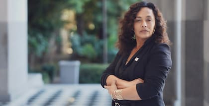 Tia Orr, directora de políticas públicas de SEIU California, advirtió que los recortes propuestos en salud pública y asistencia social “profundizarán las desigualdades” en el estado más poblado del país