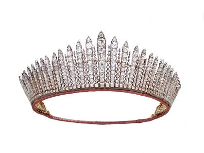 Dado que sólo un heredero masculino puede heredar un ducado, si la pareja da la bienvenida a una hija, no se le otorgará el título de Duquesa, sino que será llamada “Dama” o “Lady”.