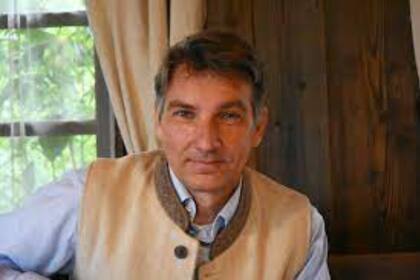 Tibor Kálnoky, pariente lejano de Carlos y también de Drácula