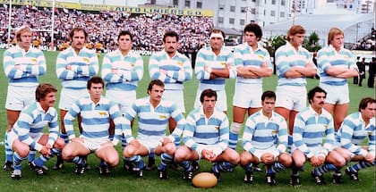 Tiempos de los Pumas: el "Topo" es el cuarto de la fila de arriba; entre otros, Petersen, Morel, Cubelli, Silva, Travaglini, los Iachetti, Landajo, Madero, Varone, Porta, Loffreda y Campo