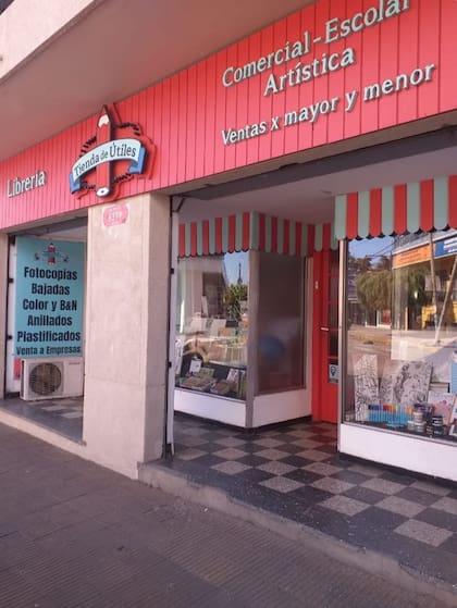 Tienda de Útiles cuenta con sucursales físicas, pero también una versión online.