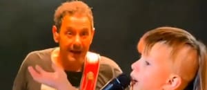 Tiene 10 años, se subió al escenario en pleno recital de Divididos y deslumbró a todos