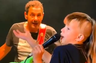 Tiene 10 años, sorprendió a todos en pleno show de Divididos e hizo emocionar a Ricardo Mollo