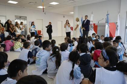 Tiene 17 aulas, laboratorios, biblioteca, terrazas verdes y espacios flexibles para aprendizaje colaborativo