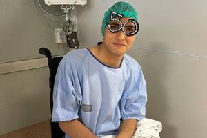 Tiene 18 años, nació ciego y con parálisis cerebral, superó 50 cirugías en su cabeza y ahora da charlas motivacionales