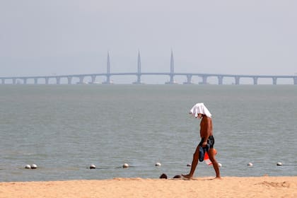 Tiene 55 kilómetros de largo y conectará las ciudades de Hong Kong, Zhuhai y Macao en China.