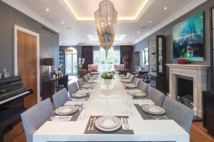 Tiene dos pisos y su propio ascensor