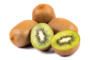 Kiwi. Por qué es una superfruta y cómo preparar en platos