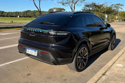 Tiene sonido eléctrico deportivo para mitigar la falta de un motor a combustión