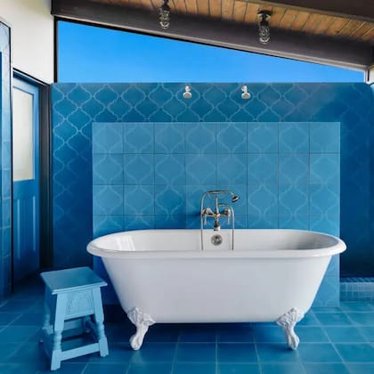 Tiene tres baños completos