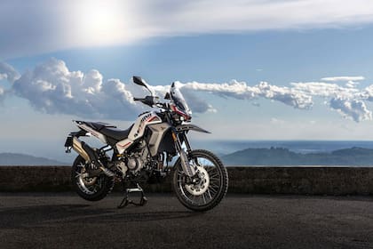 Tiene un peso en seco de 170 kg