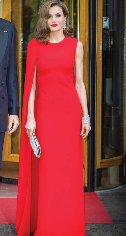 Tiene un vestuario ecléctico que incluye ropa low cost y vestidos de grandes diseñadores, como este de Stella McCartney que lució en 2017 para el cumpleaños del rey Guillermo de los Países Bajos.