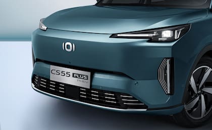 Tiene una autonomía declarada por la marca de 1215 km bajo el ciclo de pruebas chino