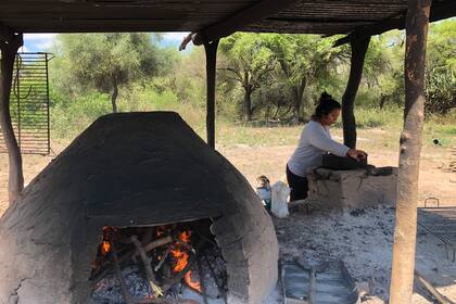 Tienen agua de pozo, luz solar y un baño instalado pero les está faltando la electrificación rural