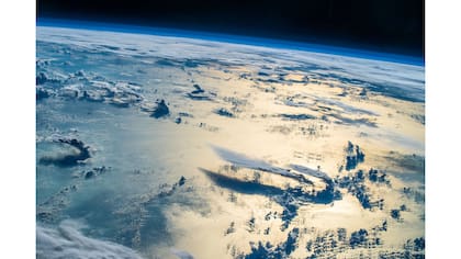 Tormentas eléctricas sobre el mar filipino