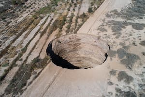 Investigan la sorpresiva aparición de un enorme agujero de 32 metros de diámetro en Chile